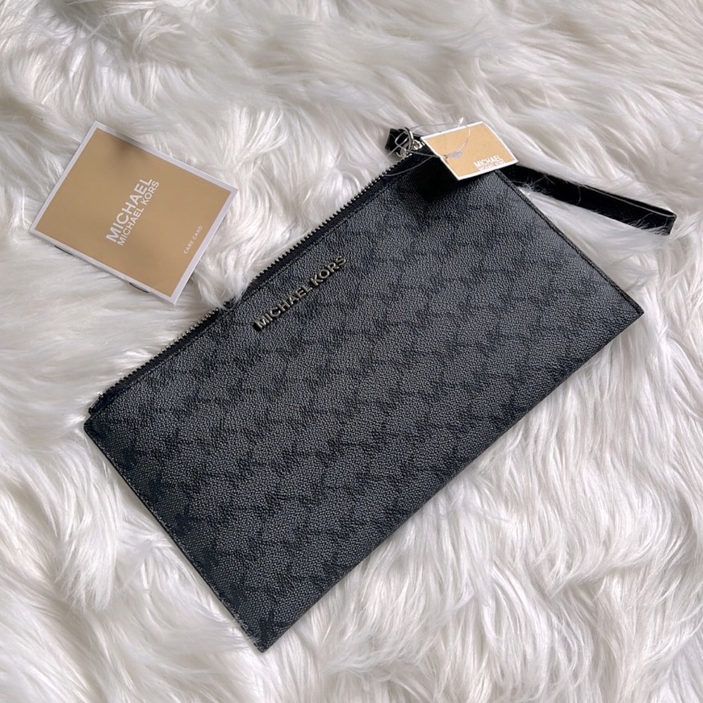 MICHAEL KORS Jet Set Item Black Gray Logo Print Zip Clutch Wristlet